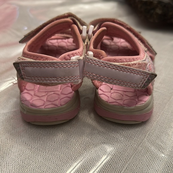 Little girls sandals - Picture 3 of 4